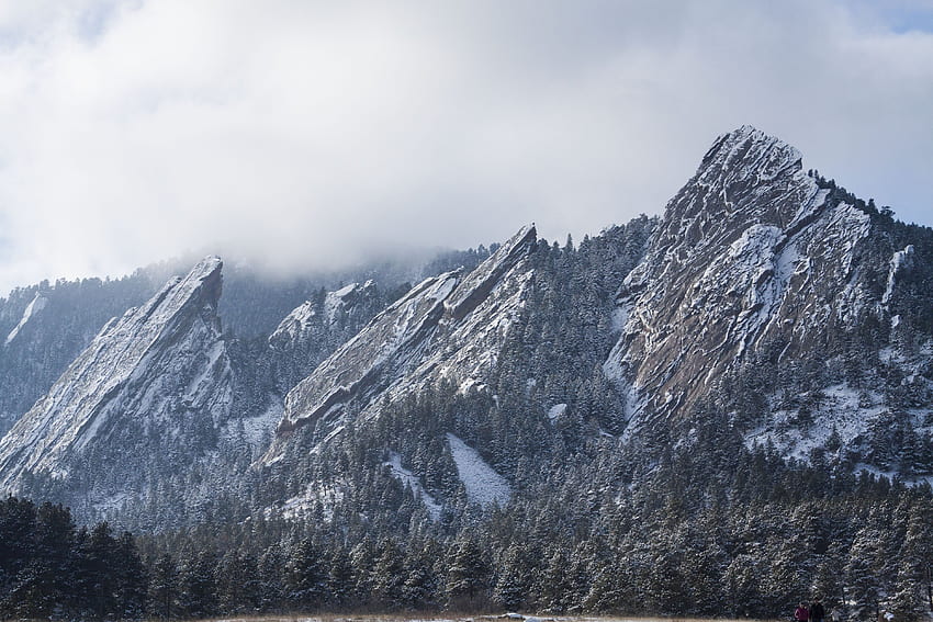 Boulder, CO. Flat Irons rock formation after first snow HD wallpaper
