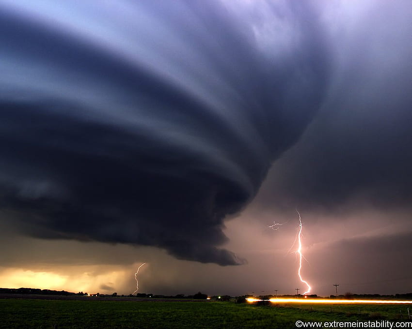 National Geographic : Tornado. Clouds, Natural phenomena, Tornadoes HD wallpaper