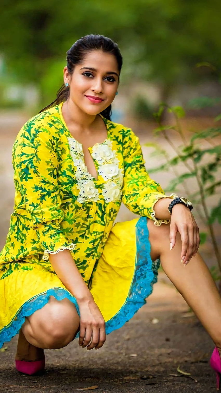 Rashmi Gautam , actriz telugu, presentadora fondo de pantalla del teléfono
