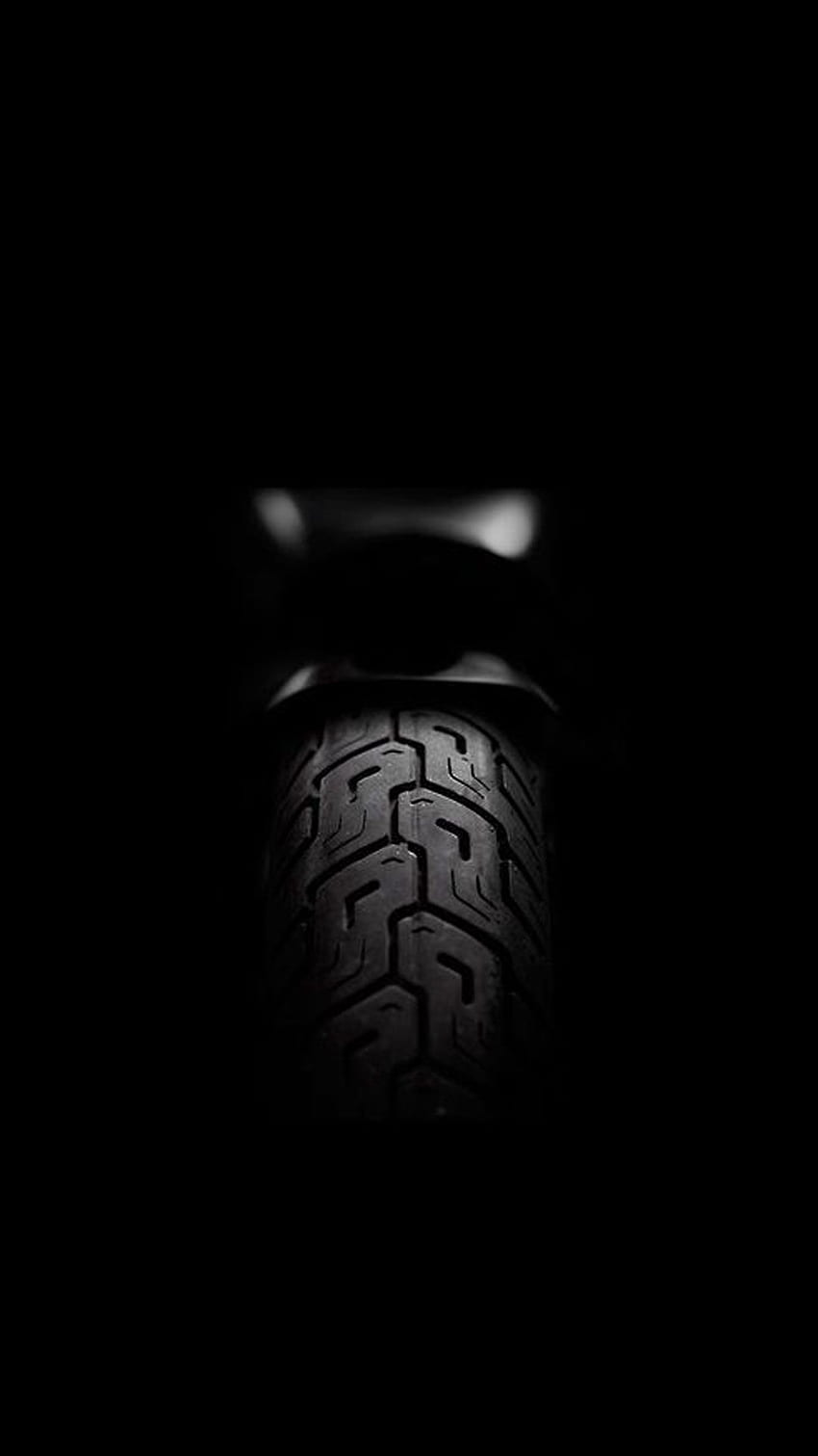 Tylna opona motocyklowa ciemna Tapeta na telefon HD