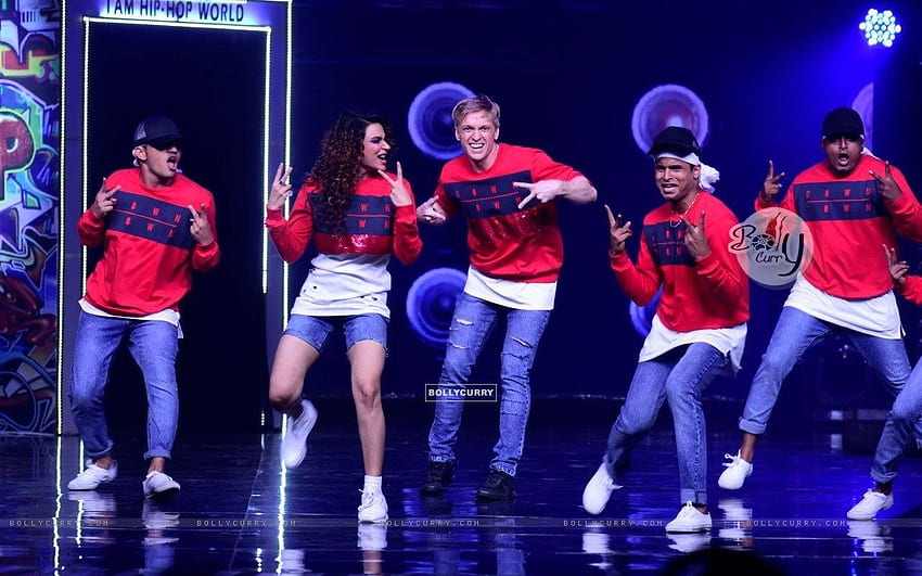 - Aashka and Brent performing with 'I am Hip Hop' crew on the sets of Nach Baliye 8 size: HD wallpaper