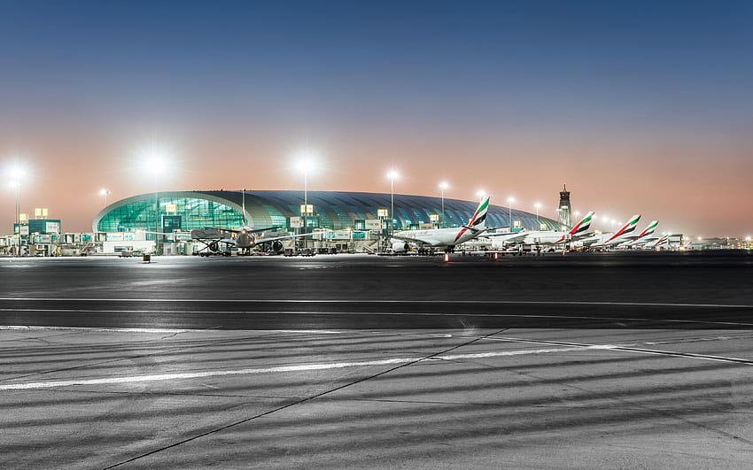 Aéroport international de Dubaï, , nuit, avion de passagers, Dubaï, Émirats arabes unis pour avec résolution . Haute qualité Fond d'écran HD