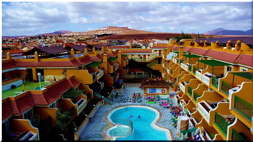 басейн в пустинен курорт, хълмове, хотел, пустиня, басейн, курорт HD тапет