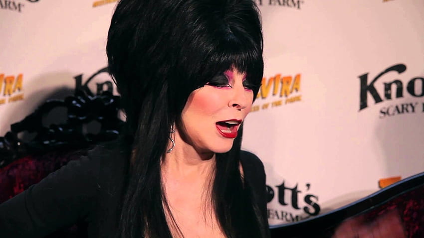 Elvira Mistress Of The Dark mówi o nowym programie Knott's Scary Farm 2014 – YouTube Tapeta HD