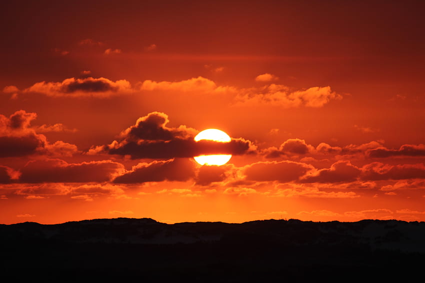 Zachód słońca, chmury, słońce, sylwetka Tapeta HD