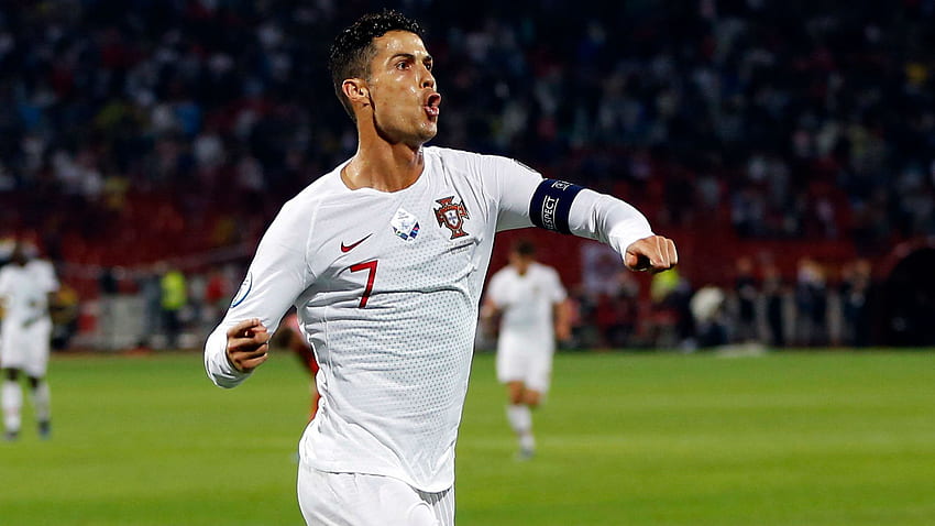 Los cuatro goles de Ronaldo: Cristiano destinado a ser el máximo goleador de la historia del fútbol internacional al acercarse a Ali Daei fondo de pantalla
