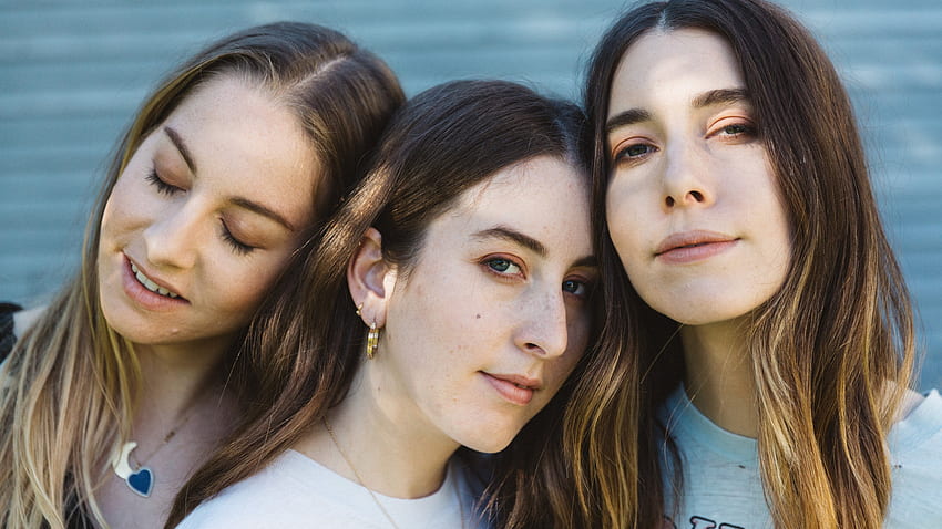 Haim Wants to Prove That Vintage Vibes Feel Just Fine Now - The New York Times HD wallpaper