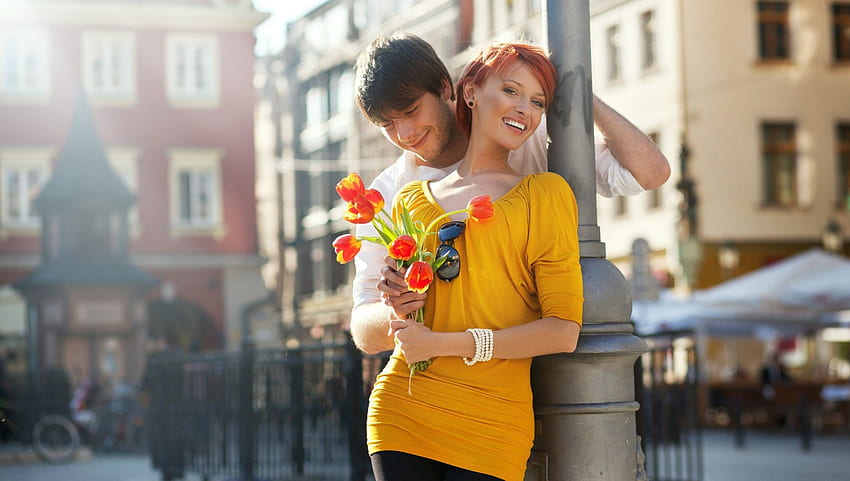 Glückliches Paar., Gelb, Weiß, Liebe, Lächeln HD-Hintergrundbild