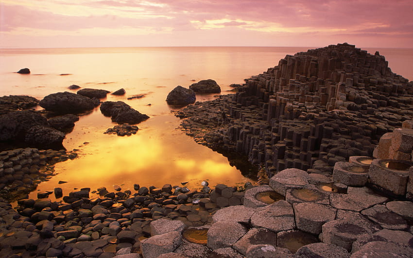 Базалтови колони на Giant's Causeway at Sunset, графство Антрим, Северна Ирландия - 48717, Белфаст, Ирландия HD тапет