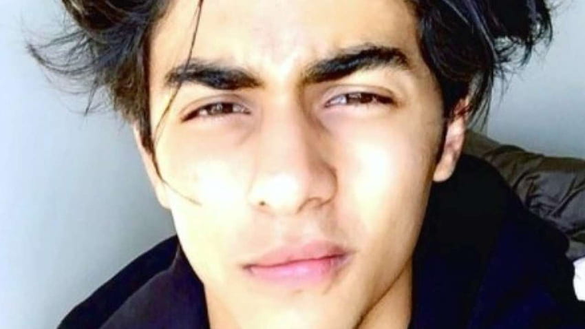 El hijo de Shah Rukh Khan, Aryan Khan, hace colapsar Internet sin camisa fondo de pantalla
