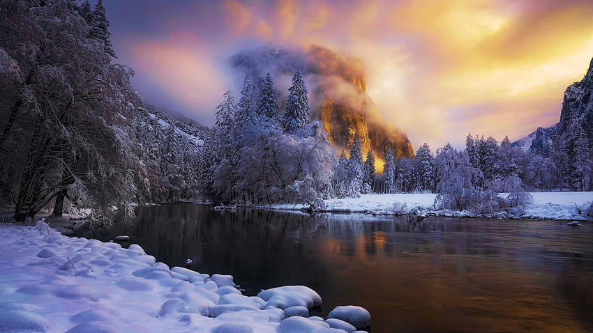 ヨセミテ国立公園、川、カリフォルニア、雪、雲、木、空、山、アメリカ、風景の雰囲気のある冬の朝 高画質の壁紙