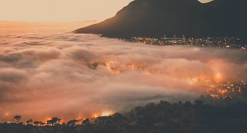 구름 속의 구름 마을로 덮인 숨겨진 도시 케이프 타운 HD 월페이퍼