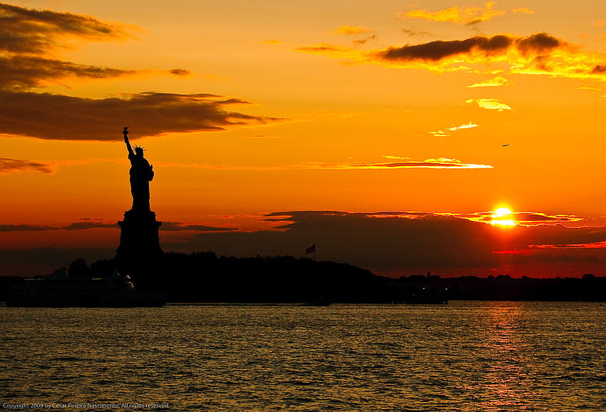 Statua della Libertà, sole rosso, bella, arancia, statua, libertà, vista, cielo, acqua, sole, tramonto Sfondo HD