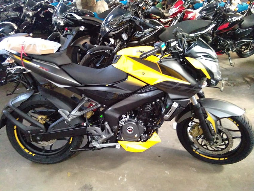 Bajaj Pulsar NS200 Yellow Color Launched Again - With A Twist HD wallpaper