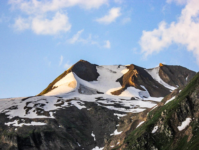 A closeup view of a peak in Kaghan Valley Pakistan [OC] [, Karakoram HD wallpaper