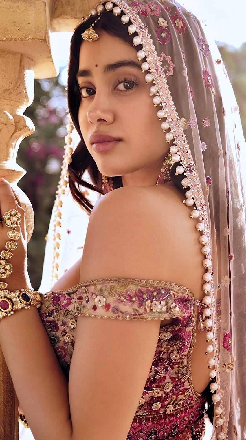 Janavi Kapoor, attrice di Bollywood Sfondo del telefono HD