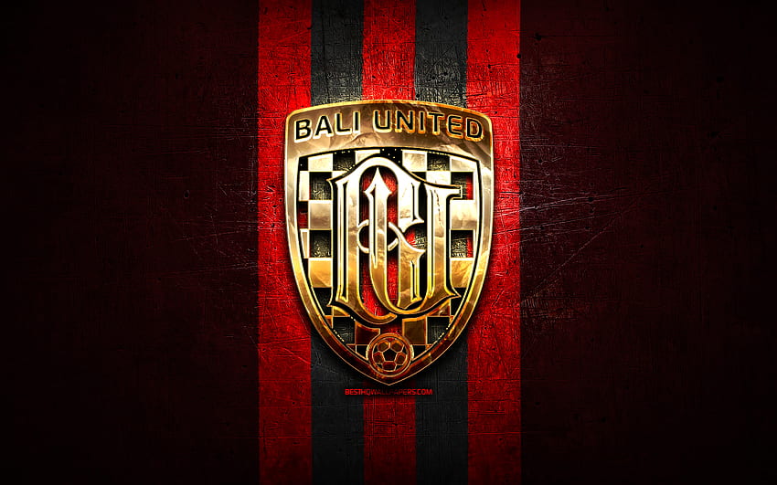 バリ・ユナイテッドFC、金色のロゴ、インドネシア・リーガ1、赤い金属の背景、サッカー、インドネシアのサッカークラブ、バリ・ユナイテッドのロゴ、サッカー、バリ・ユナイテッド 高画質の壁紙
