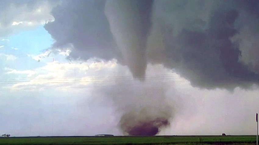 Guarda il video del tornado che si forma dalle nuvole e dal suolo, Tornado Sfondo HD