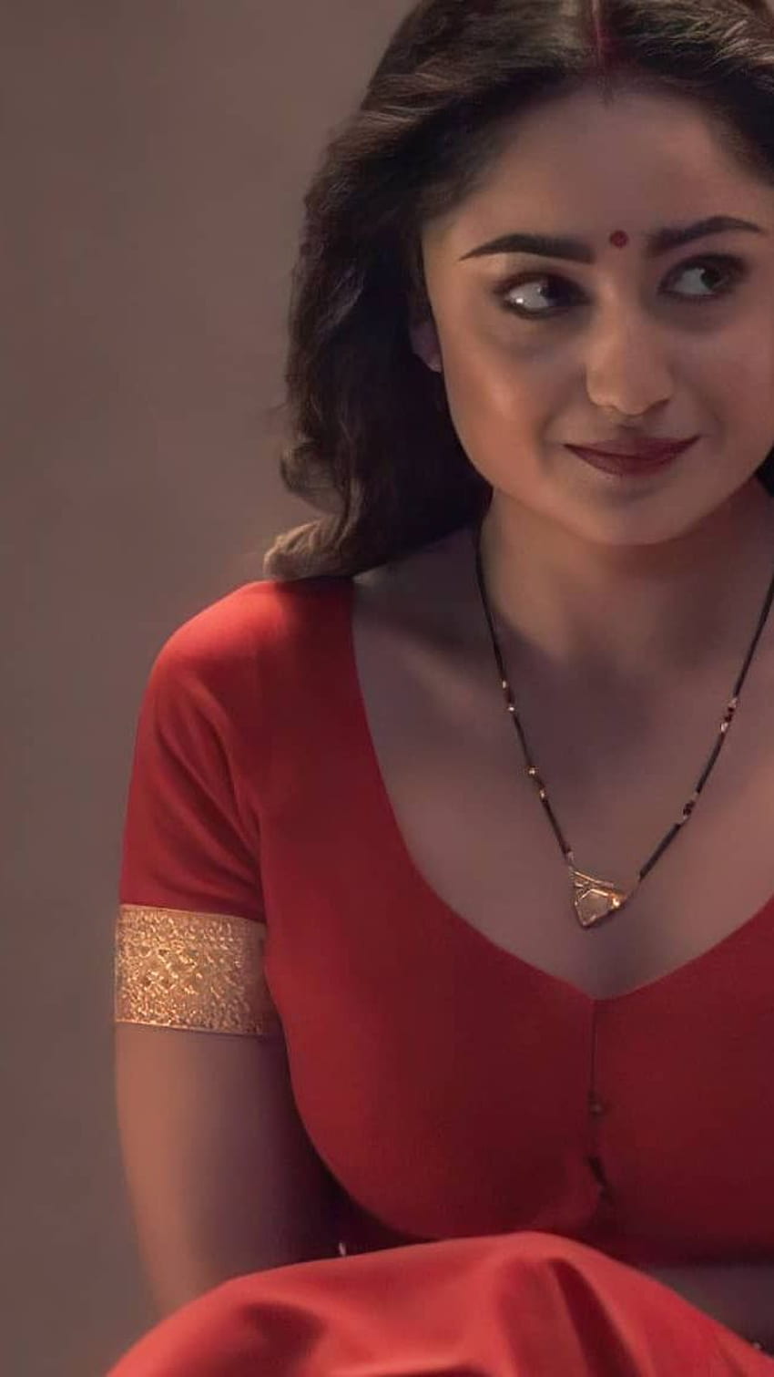 Tridha Choudary, Saree Hot, Ashram HD-Handy-Hintergrundbild