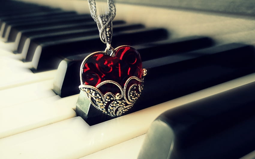 Corazón, piano, rojo, collar, joyas HDCorazón, piano, rojo, collar, joyas HD  