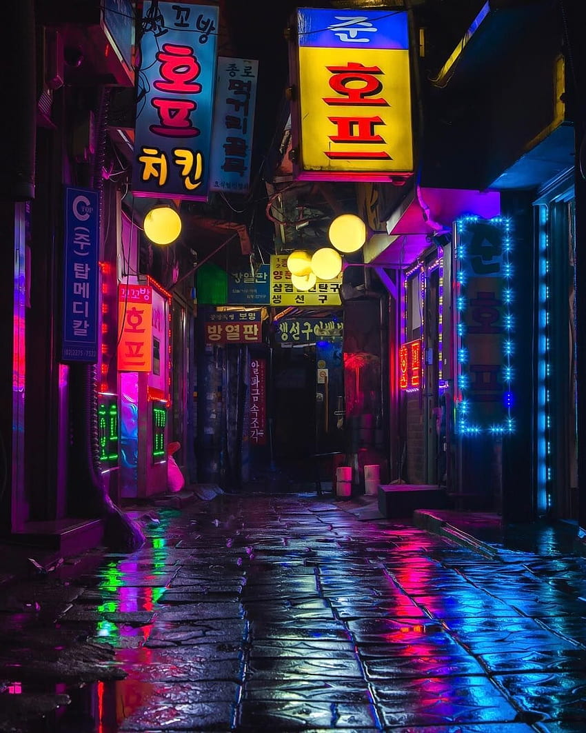 Luci al neon a Seul, in Corea del Sud. Grafica notturna piovosa, luce al neon, strada cyberpunk, anime luce al neon Sfondo del telefono HD