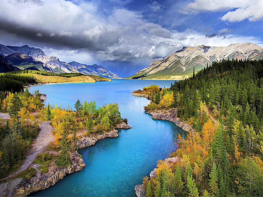 Abraham Lake, Banff National Park, nuvens, árvores, céu, Canadá, montanhas, Alberta, floresta papel de parede HD