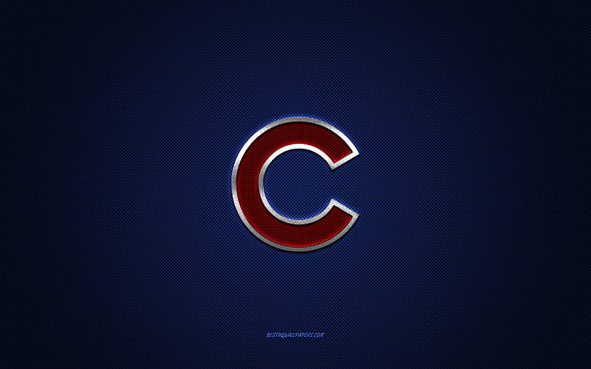 Godło Chicago Cubs, amerykański klub baseballowy, czerwone logo, niebieskie tło z włókna węglowego, MLB, Chicago Cubs Insignia, baseball, Chicago, USA, Chicago Cubs Tapeta HD