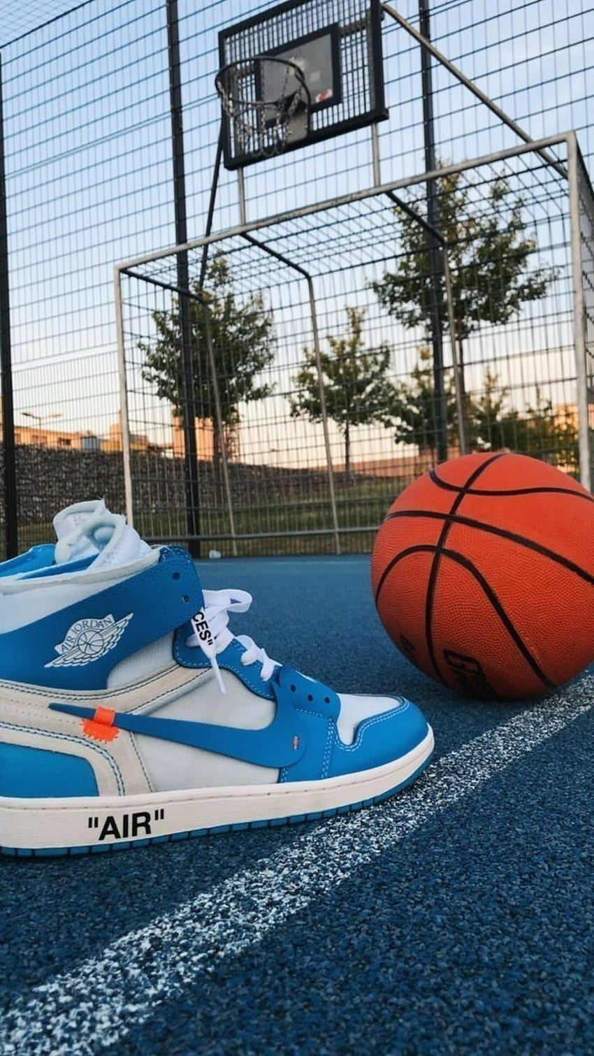 Mens Nike Air Jordans 1 Retro High Og X Off White Light Blue Sneakers Luxury Designer Trendy Sh. Fond d'écran téléphone, graphie de sport, graphie rétro, Cool Basketball Shoes HD phone wallpaper