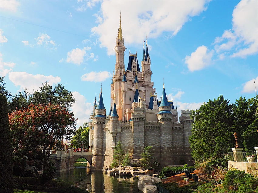 Fun Facts About Cinderella's Castle in Disney World. POPSUGAR Smart Living, Minimalist Disney Castle HD wallpaper