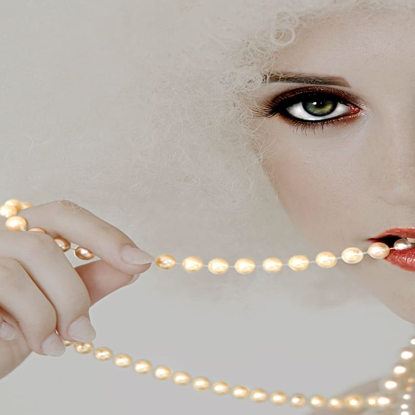 PERLEN UND GRÜNE AUGEN, weiß, Perlen, Frau, elegant, hübsch, rot, Gesicht, Eleganz, Lippen, grüne Augen HD-Hintergrundbild