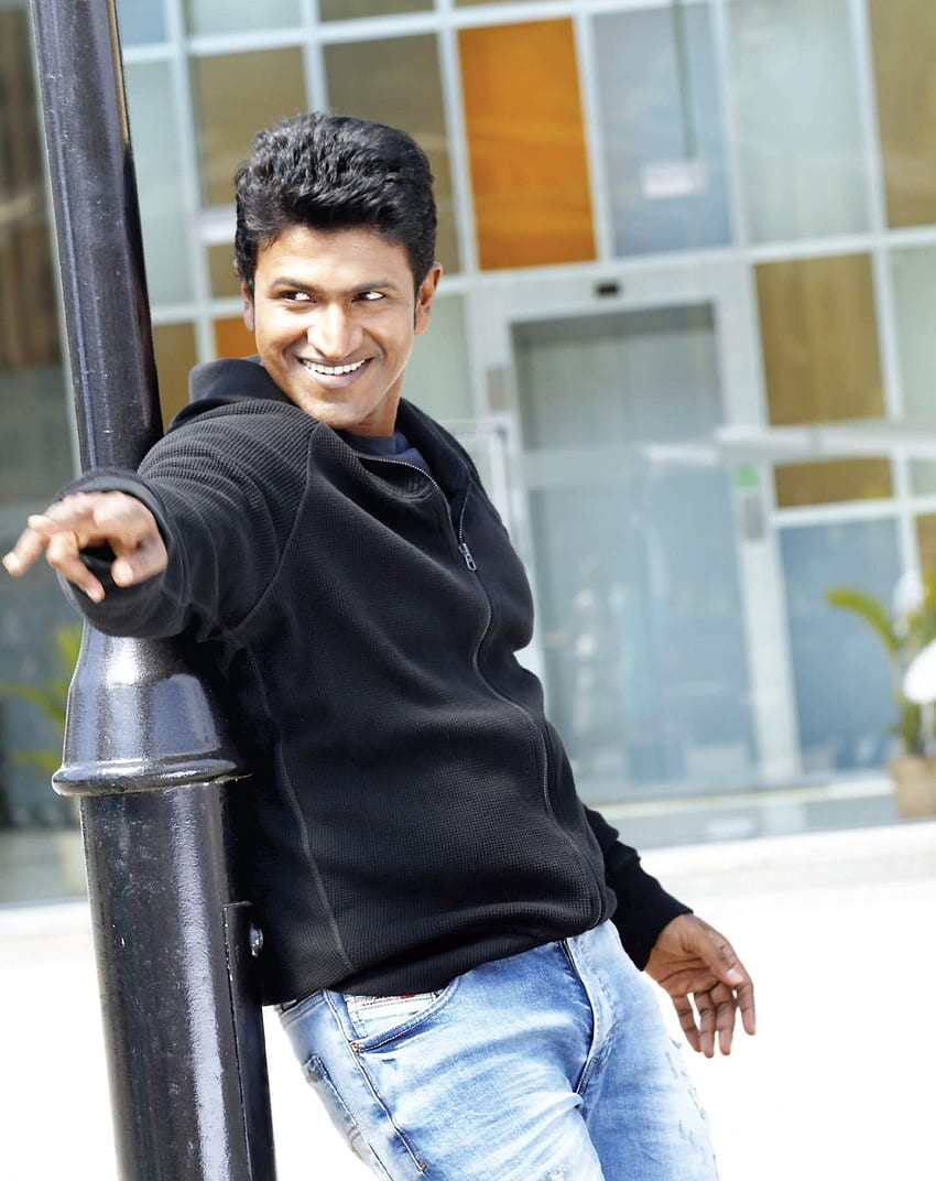 Puneeth Rajkumar รับบทเป็นนักเรียนหลังจากผ่านไป 16 ปี Puneeth Rajkumar พร้อมแล้วที่จะร่วมงานกับ Santhosh Anandram ผู้สร้างยนตร์ นักแสดง , นักแสดง วอลล์เปเปอร์โทรศัพท์ HD