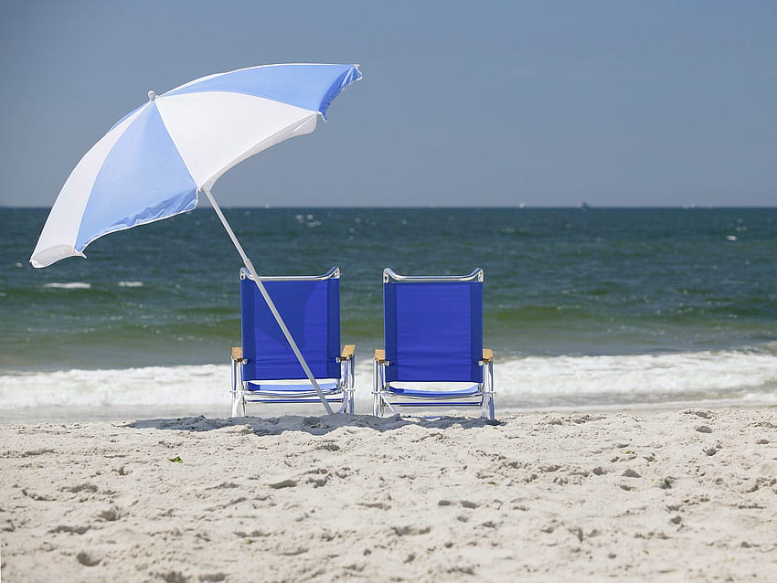 Lettini da spiaggia, blu, rilassante, sedia, salotto, mare, soleggiato, ombrellone, sabbia, relax, spiaggia, estate, natura, cielo, acqua, sole Sfondo HD