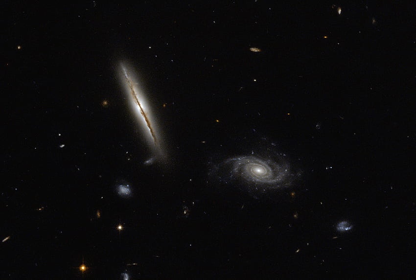 Hubble Finds Misbehaving Spiral, NASA Galaxy HD wallpaper