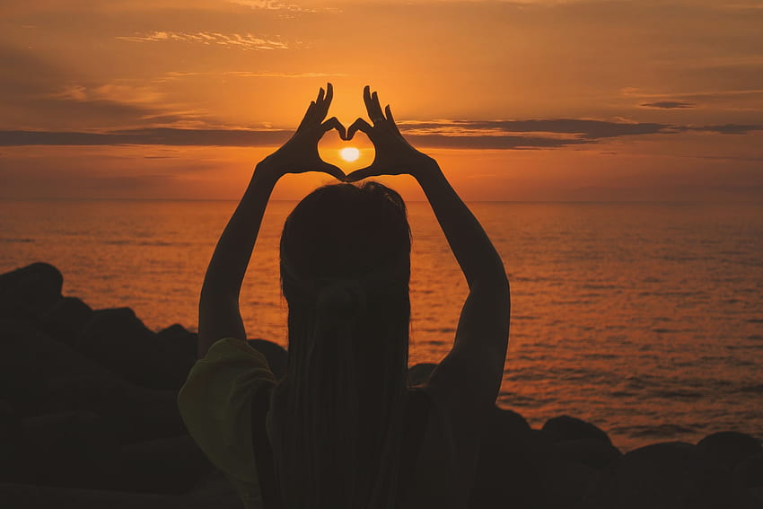 Natur, Sonnenuntergang, Hände, Herz, Rücken HD-Hintergrundbild