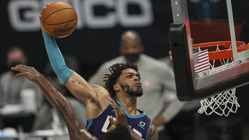 Hornets' Miles Bridges throws down vicious dunk on Hawks defender HD wallpaper