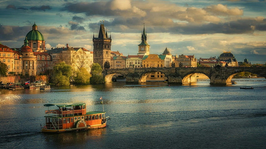 The Charles Bridge In Prague . Studio 10. Tens HD wallpaper