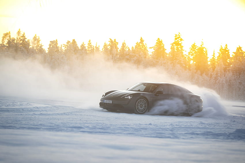 Nero, auto, Porsche, Porsche Taycan 4S, neve e , auto nella neve Sfondo HD