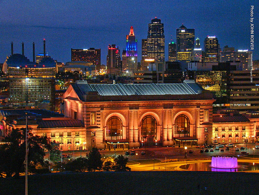 Kansas City in the Evening, 1 Aug 2018. A view of Union Sta, Kansas City Skyline HD wallpaper