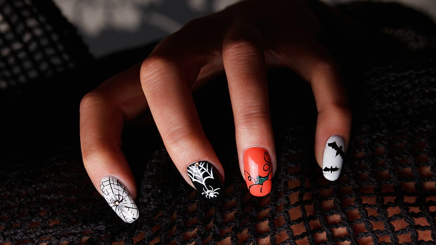 Pomysły na zdobienia paznokci na Halloween, które sprawią, że poczujesz się świątecznie Tapeta HD