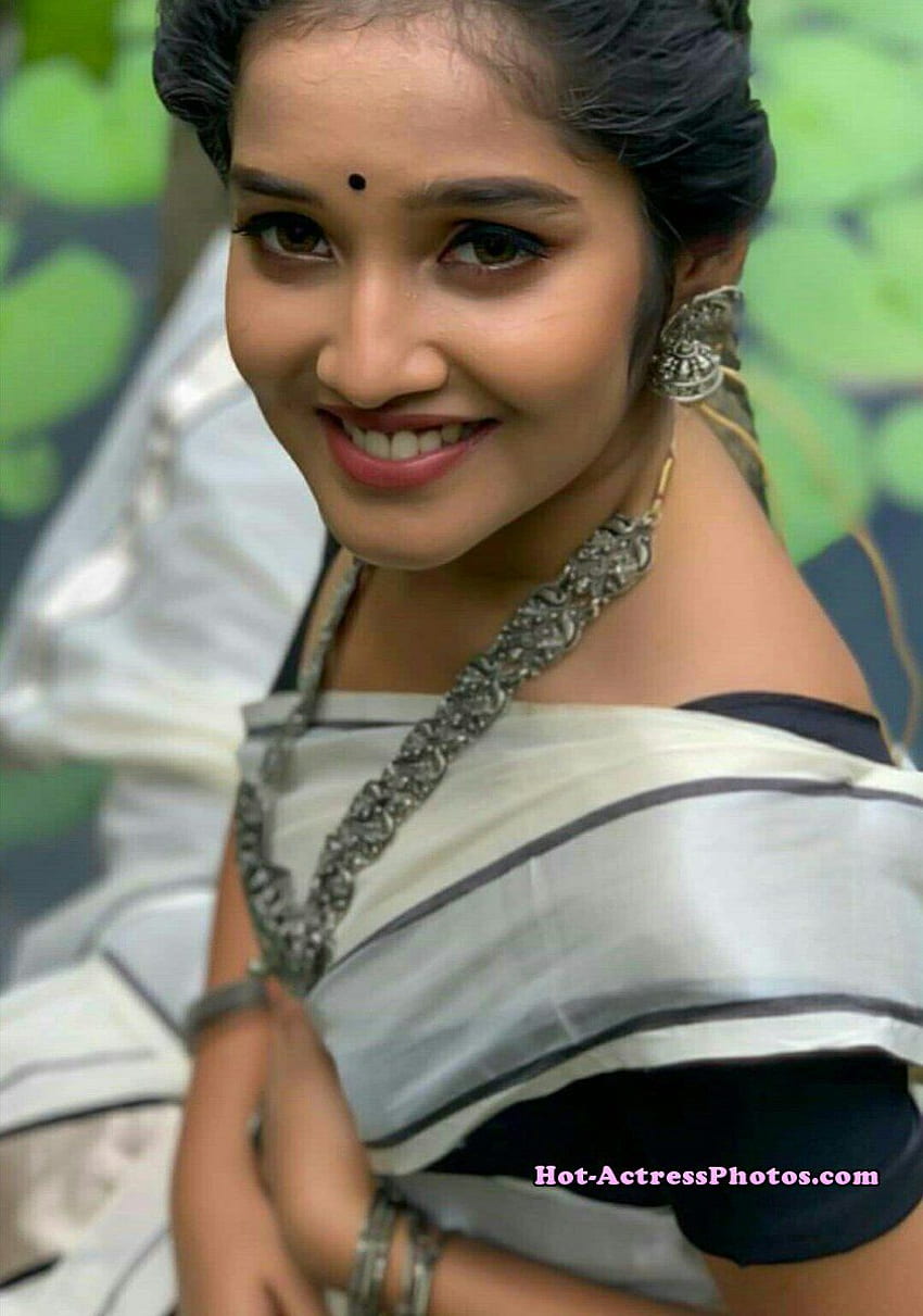 Anikha Surendran - atriz gostosa Papel de parede de celular HD