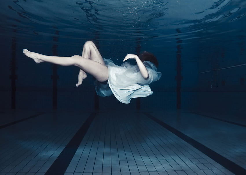 소녀, 물, 그리고 수영장 - 물에 빠진 소녀 - - teahub.io HD 월페이퍼