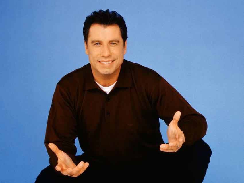 John Travolta, schwarzes Kleid, blaue Augen, Lächeln, Schauspieler, süß, schwarze Haare, hübsches Gesicht, männlich HD-Hintergrundbild