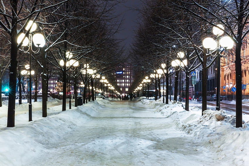 Winter Town, zima, miasto, samochody, słup, miasto, lampy, oświetlenie uliczne, znaki, budynki, śnieg, światła, drzewa, droga, niebo, szwecja, wieczór Tapeta HD