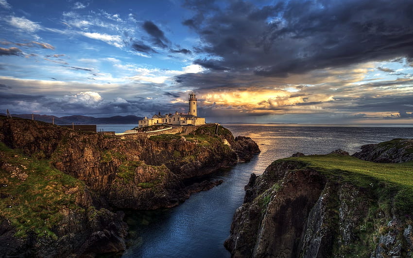 ファナド ヘッド灯台、アイルランド、海、海岸、雲、空、日没 高画質の壁紙