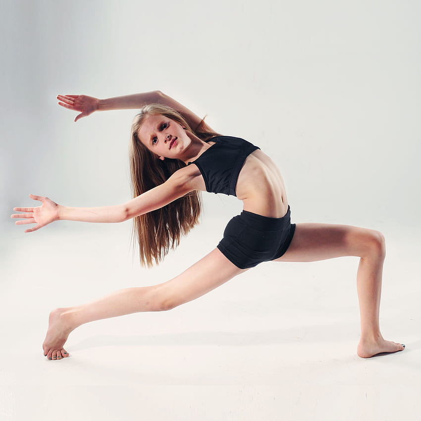 Kianda Jacobsen on Dance shoot. Dance graphy poses, Dance poses, Dance shoot, Shoot Dance HD phone wallpaper