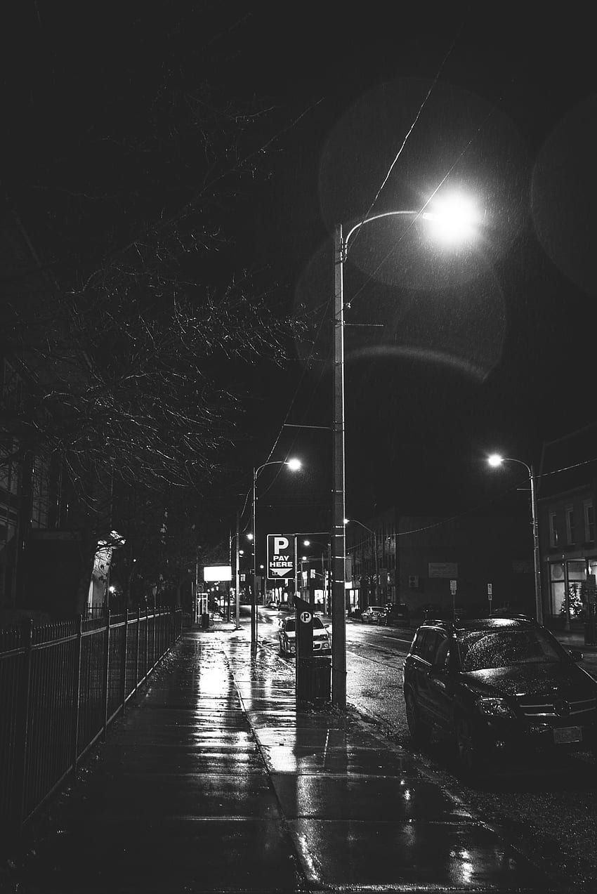 Noche oscura y lluviosa fondo de pantalla del teléfono