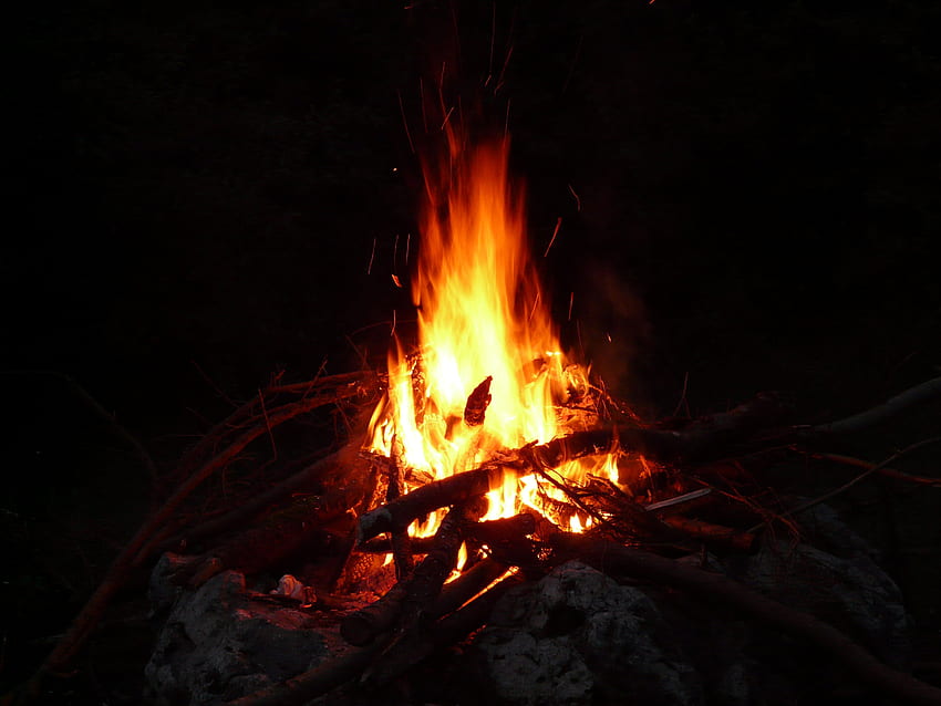 : flame, fire, romance, darkness, camping, campfire, barbecue, bonfire, burn, camp, firelight, embers, geological phenomenon - 1158547 - stock, Romantic Bonfire HD wallpaper