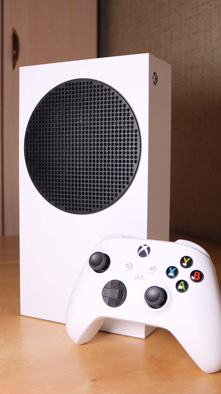 Xbox 시리즈 S, 흰색 Xbox, 나무 배경 HD 전화 배경 화면