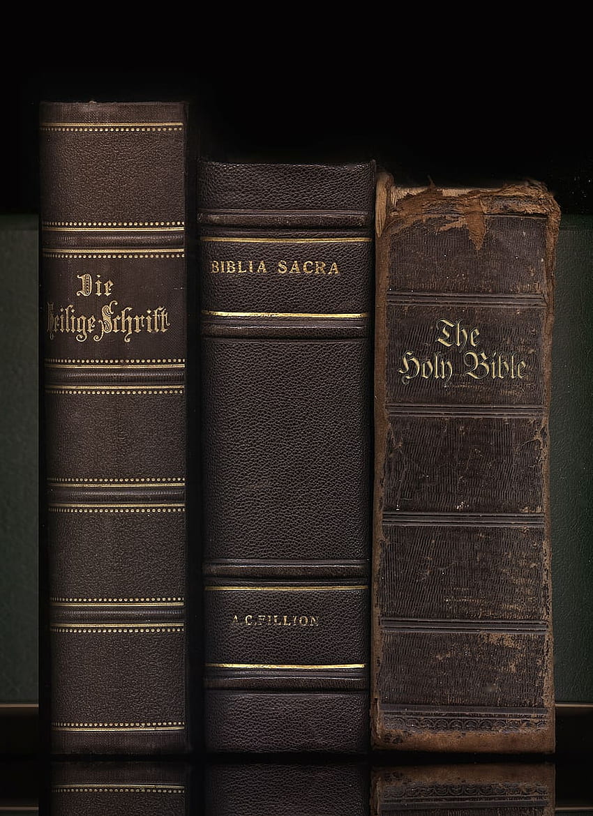 : три различни книги, струпани върху черна повърхност, библия, стара, антикварна, Стар завет HD тапет за телефон