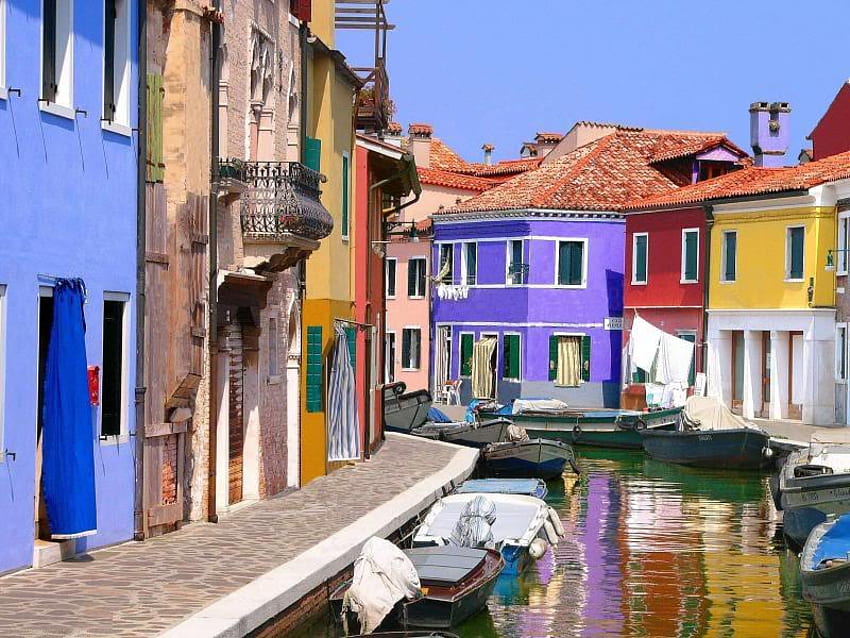 Le Coloratissime, buildings, colored, water, boats HD wallpaper